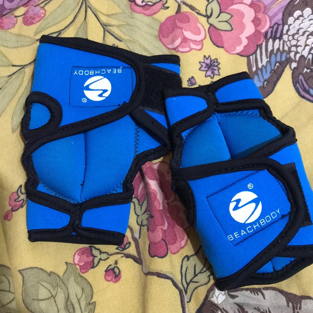 Beachbody weighted gloves